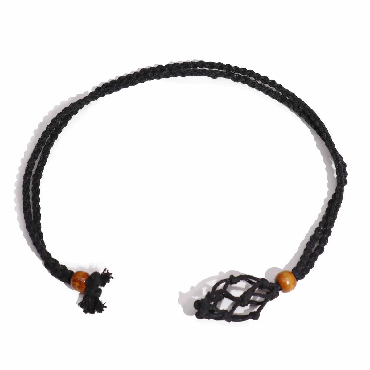 Cordón negro trenzado de 45 cm para collar, con rejilla de macramé en el extremo y cuentas de madera decorativas.