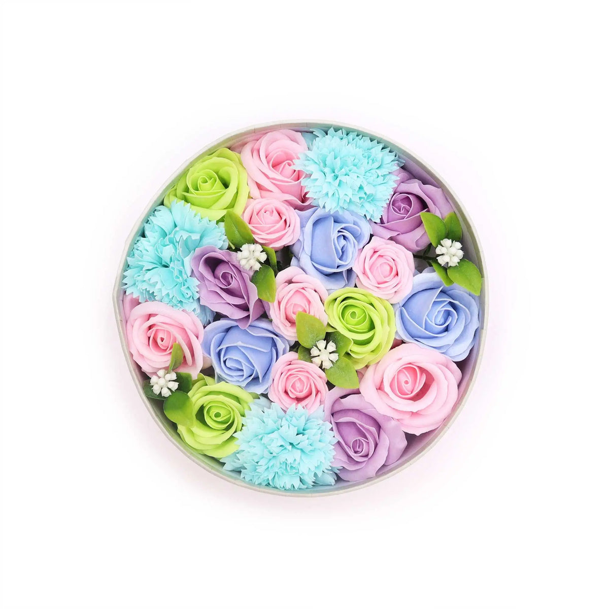 Caja redonda con flores de jabón en tonos pastel: rosas, azules, lilas y verdes, con hojas y detalles decorativos.