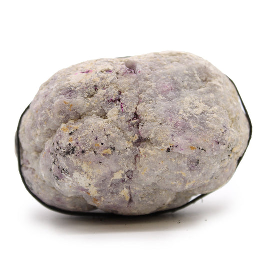 Piedra de amatista gris con destellos morados, estilo rústico ideal para decoración y coleccionismo.