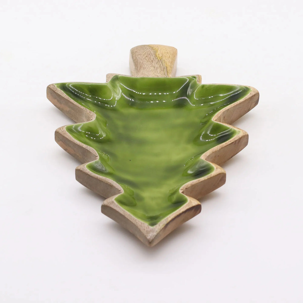 Plato decorativo en forma de árbol, cerámica verde con base de madera, estilo navideño y moderno.