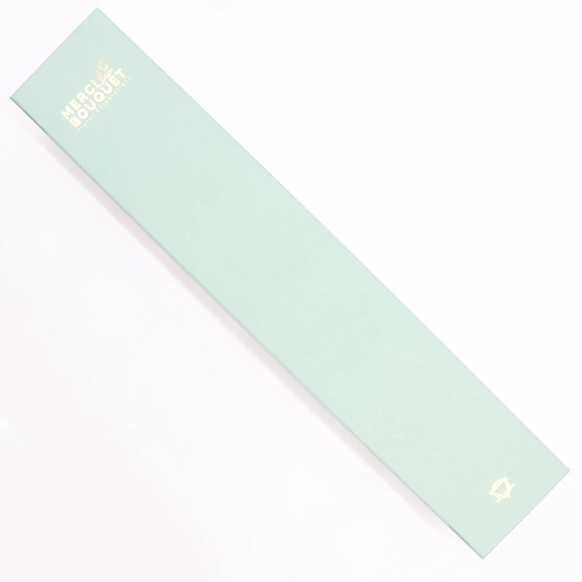 Caja de regalo extra larga en color verde menta suave con detalles en dorado para flores de jabón elegantes