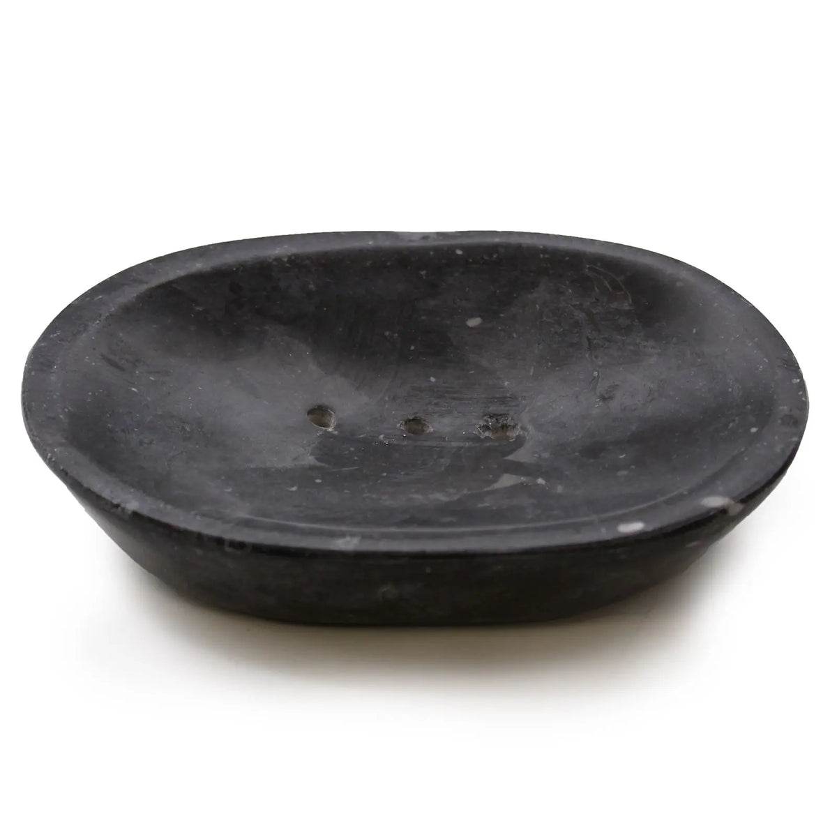 Jabonera ovalada de mármol negro natural de Ancient Wisdom, con acabado pulido y orificios de drenaje en el centro.