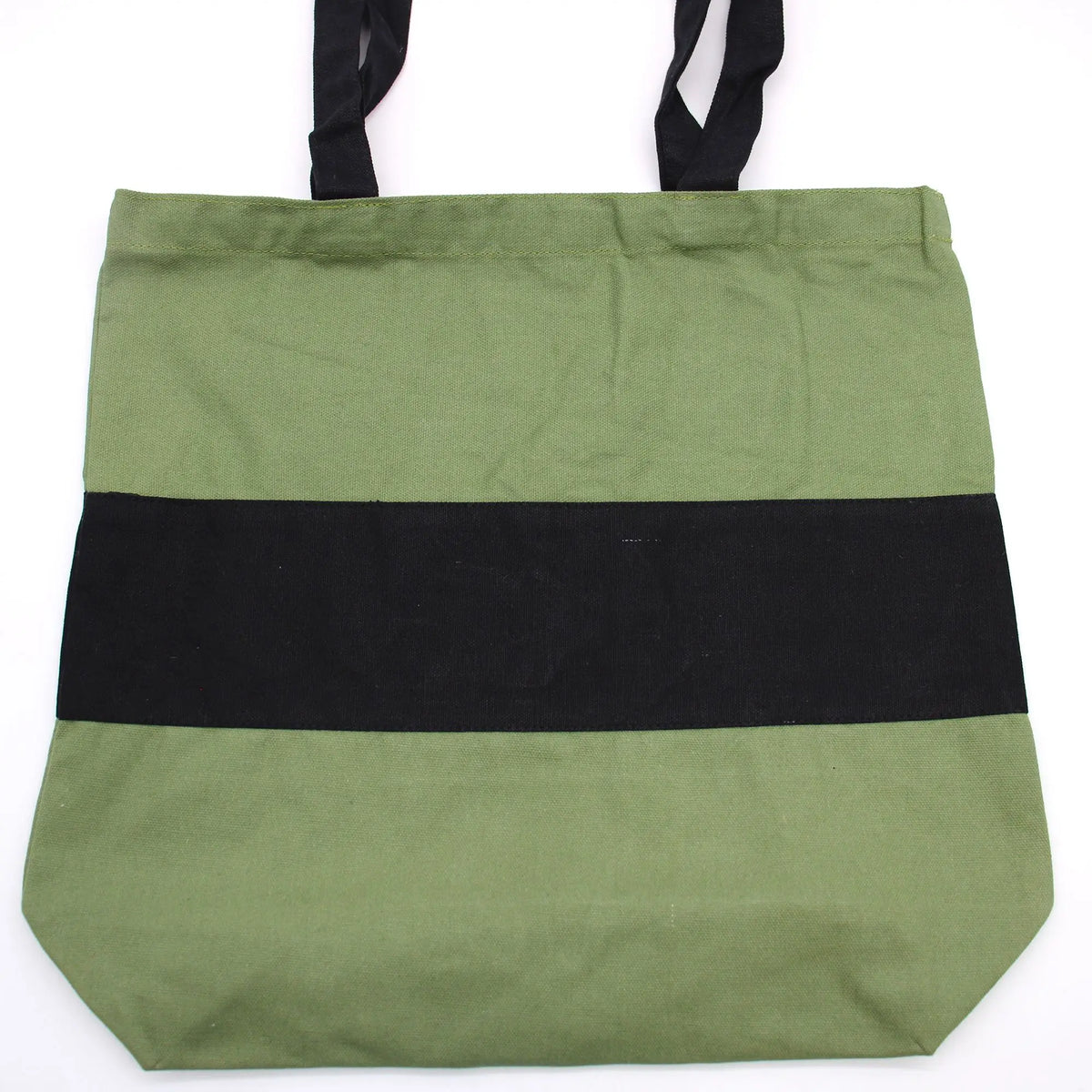 Bolsa de algodón verde con franja central negra y asas negras. Estilo tote bag resistente de 38x42x12cm.