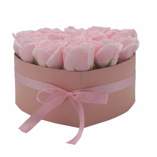 Caja de regalo en forma de corazón con 13 rosas de jabón rosa pastel y un delicado lazo decorativo a juego
