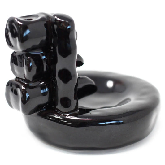 Quemador de incienso de flujo inverso en cerámica negra brillante con forma de bambú y base de estanque.