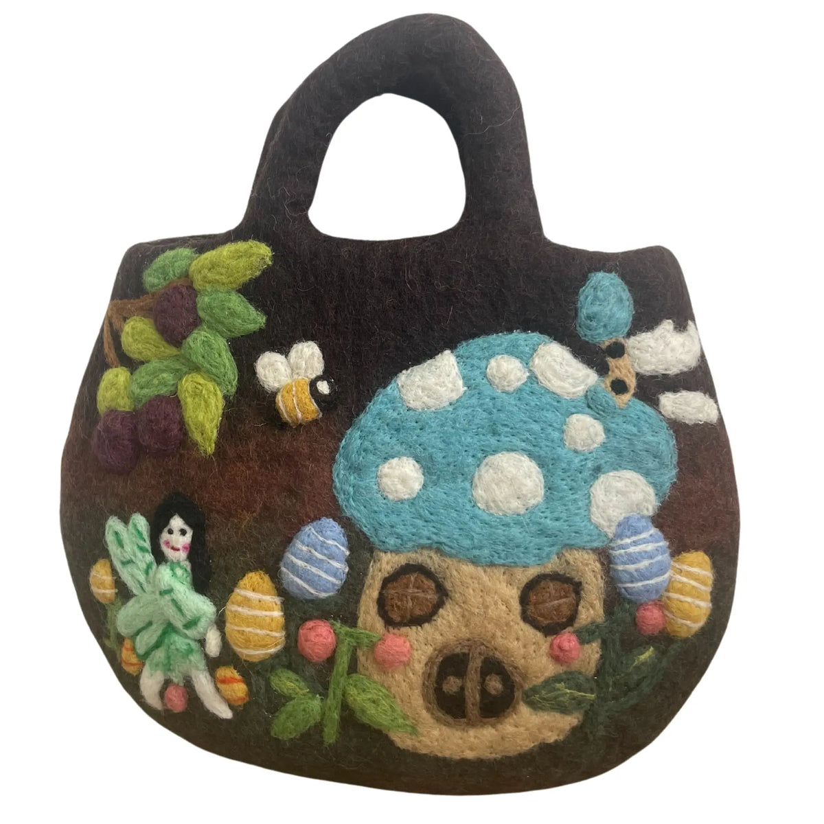 Bolsa de fieltro marrón con diseño artesanal de hada, casita seta, abejas y flores en relieve de colores vibrantes.