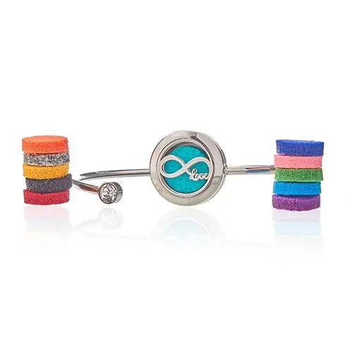 Pulsera de acero inoxidable con diseño infinito, cuentas de fieltro multicolores y un cristal brillante en el cierre.