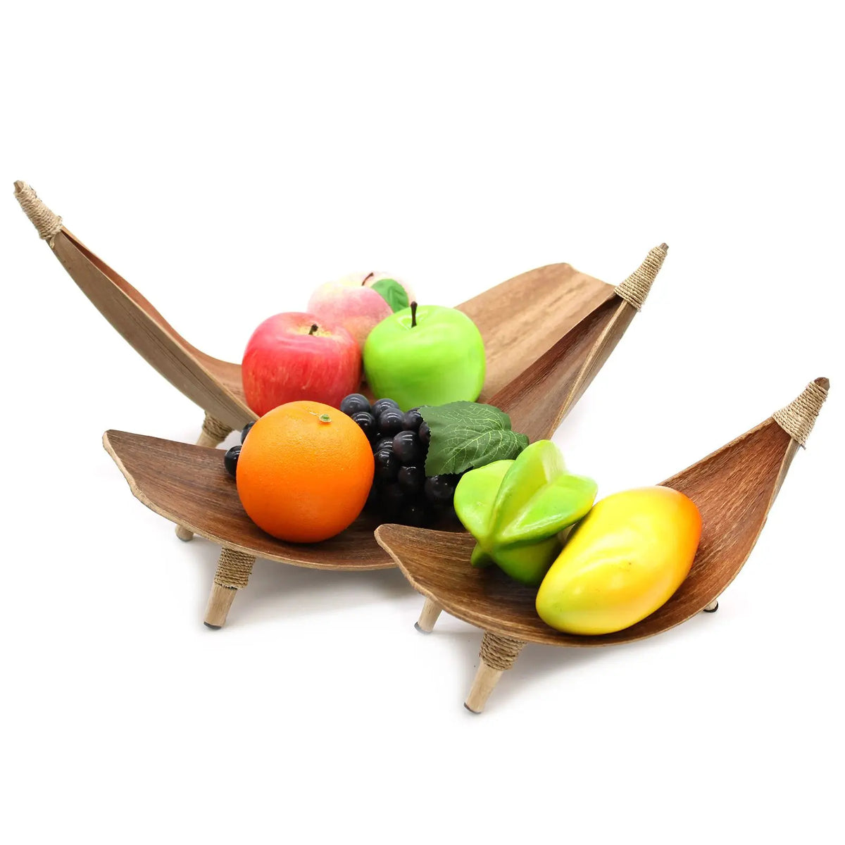 Juego de fruteros de madera de hoja de coco en tono natural con diseño curvo y detalles de cuerda artesanal