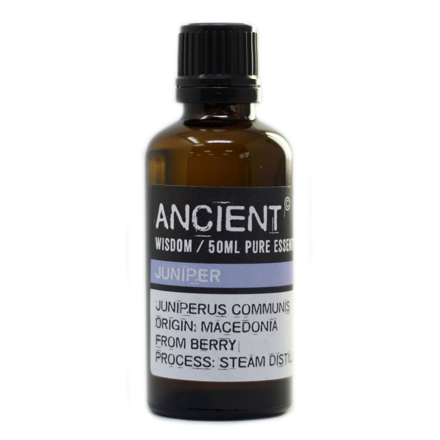 Frasco de vidrio ámbar de 50ml con aceite esencial de enebro y etiqueta informativa blanca sobre fondo blanco.