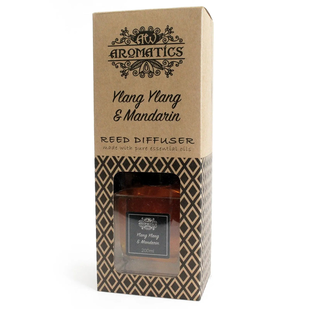 Caja de cartón kraft con difusor de aceites esenciales Ylang Ylang y Mandarina, diseño geométrico y ventana frontal.