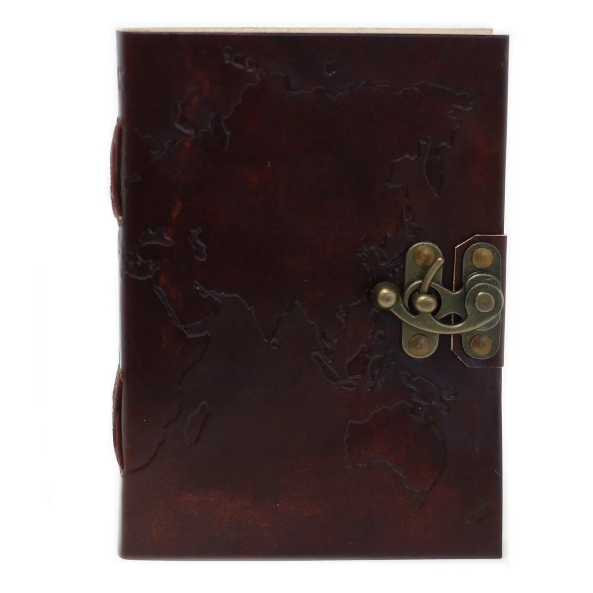 Cuaderno de cuero marrón con mapa en relieve y cierre de bronce, estilo vintage ideal para journaling.