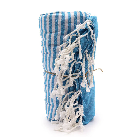 Toalla de playa azul con rayas blancas y flecos, 100% algodón, suave y absorbente. Perfecta para verano.