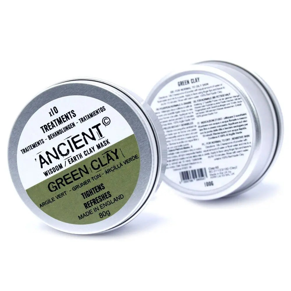 Dos envases metálicos redondos de mascarilla de arcilla verde. Etiquetas con texto blanco y verde sobre fondo plateado.