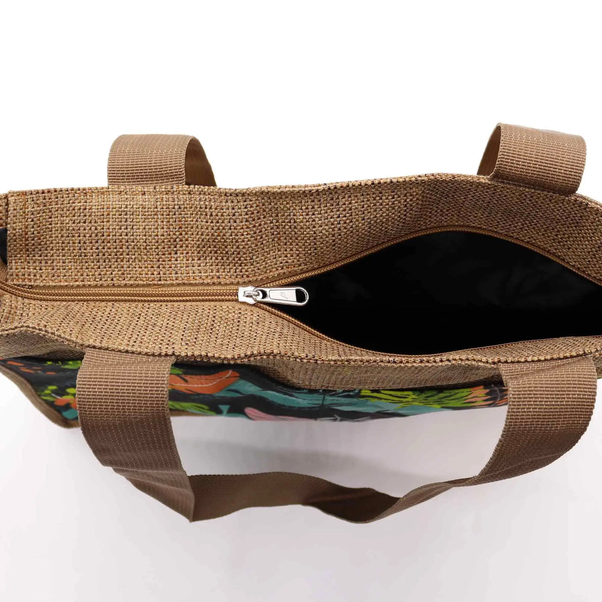 Bolsa de tela tipo yute con cierre de cremallera superior, asas de cinta marrón y estampado floral tropical.