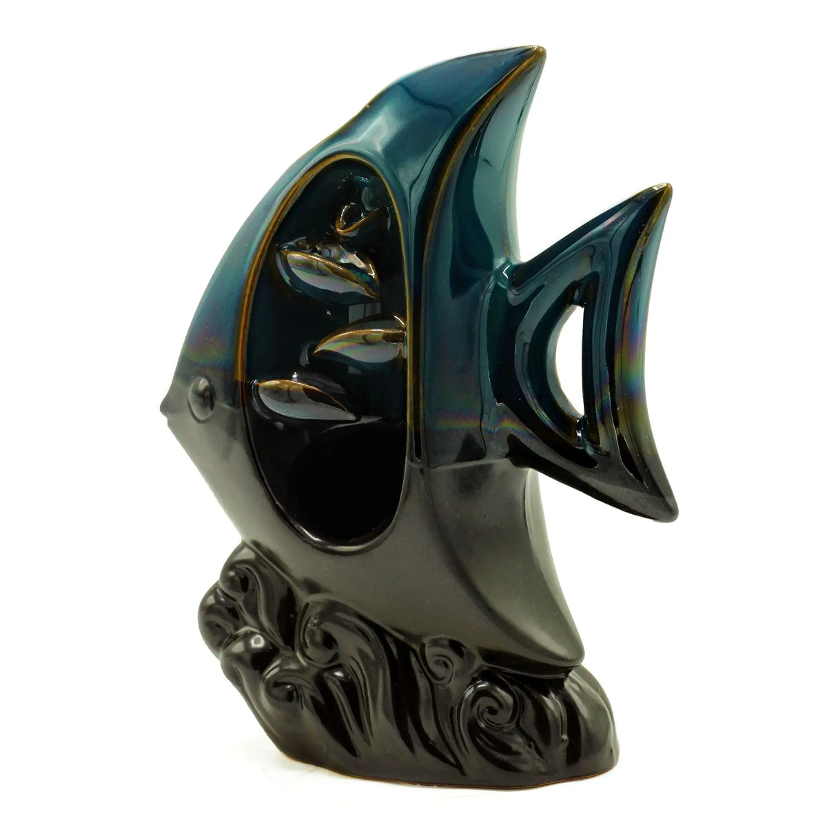 Quemador de incienso de flujo inverso en forma de pez tropical de cerámica esmaltada en tonos azul oscuro y negro.