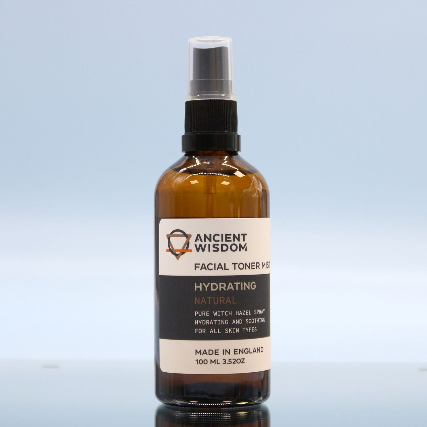 Frasco de vidrio ámbar de 100ml con atomizador negro, etiqueta blanca y negra de Ancient Wisdom para tónico facial.