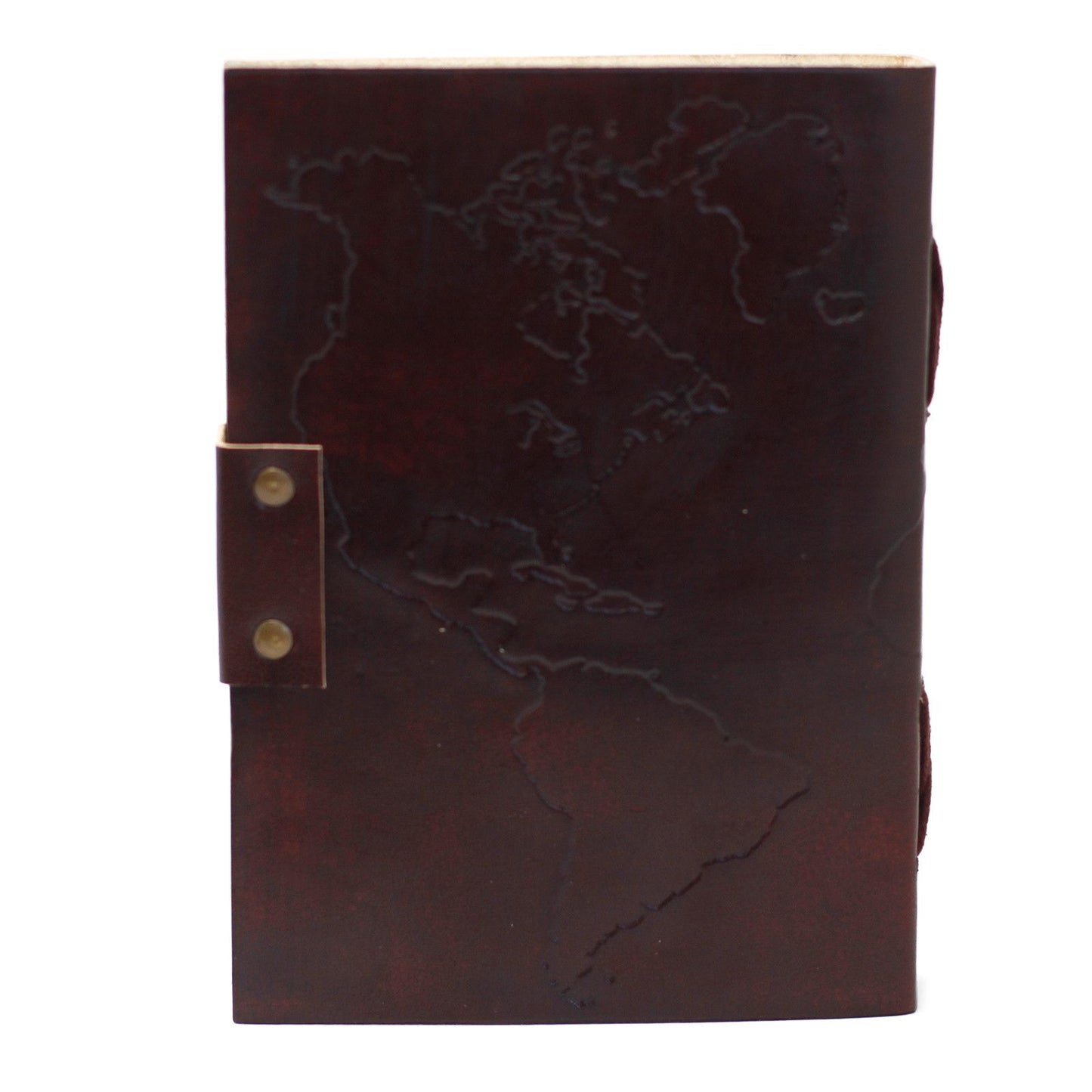 Cuaderno de cuero marrón con grabado del mapa de América, estilo vintage, encuadernación con hebilla de bronce.