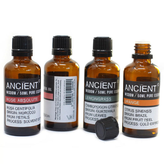 Cuatro frascos de vidrio ámbar de 50ml con etiquetas informativas y tapas negras sobre fondo blanco.