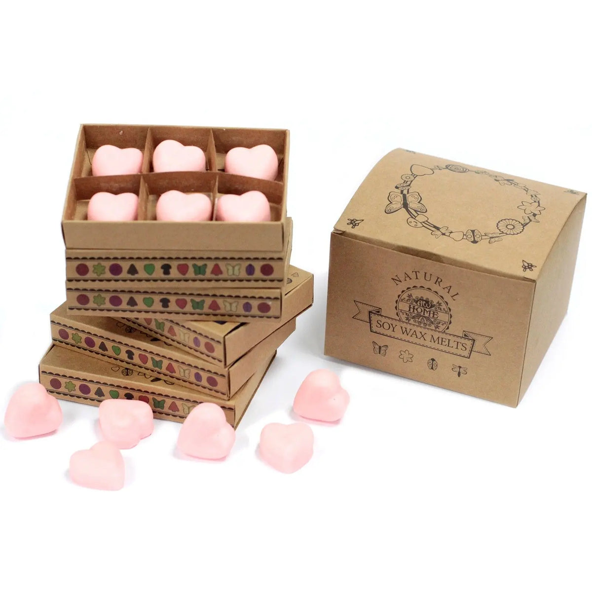 Caja de cartón con 6 ceras de soja rosas en forma de corazón y otras dispersas sobre fondo blanco.