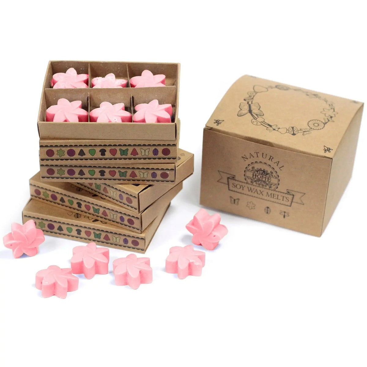Cajas de cartón con 6 ceras de soja rosas en forma de flor, junto a varias unidades sueltas sobre fondo blanco.