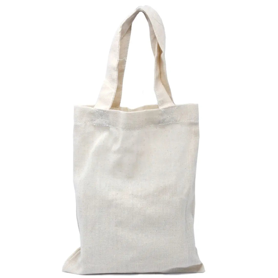 Bolso pequeño de algodón color natural con asas cortas diseño sencillo y sostenible sobre fondo blanco