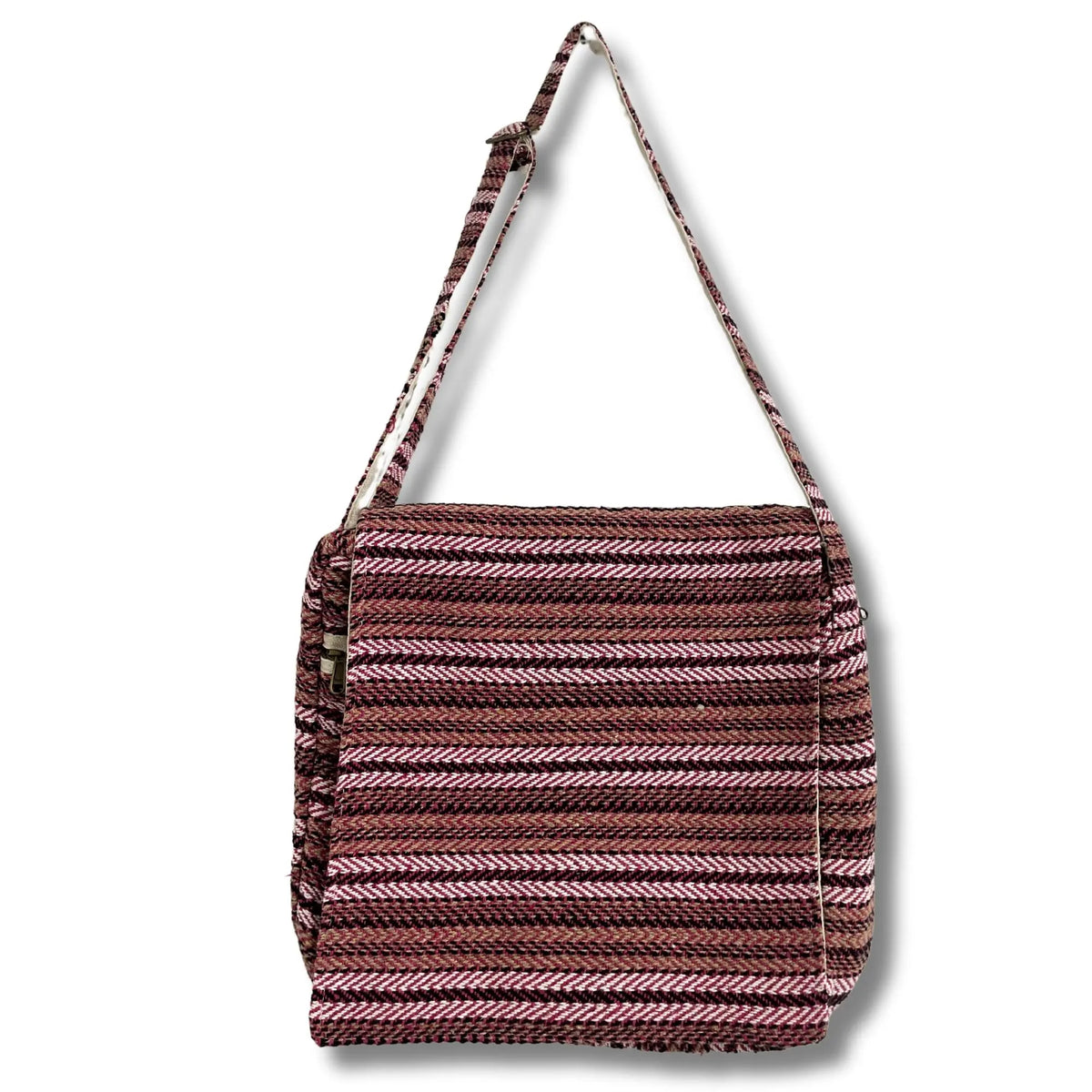 Bolso bandolera de tela tejida con rayas horizontales en tonos rosados, granates y beige, con correa ajustable.