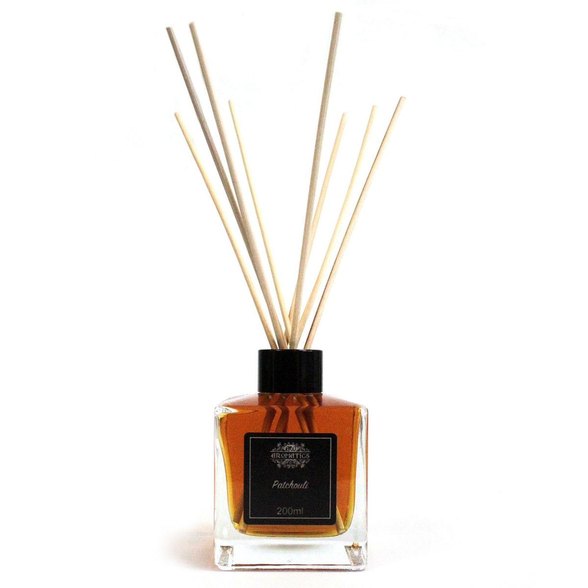 Difusor de fragancia de patchouli, botella cuadrada de 200 ml, líquido ámbar y varitas de madera.
