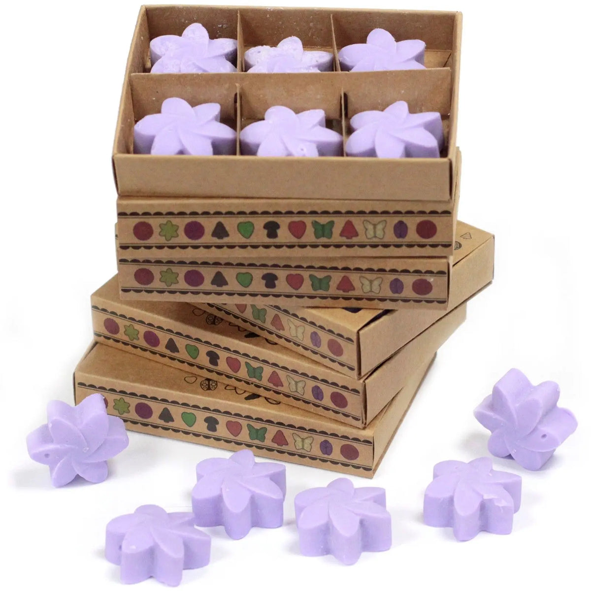 Cajas de cartón con 6 piezas de cera de soja color lavanda en forma de flor, sobre fondo blanco.