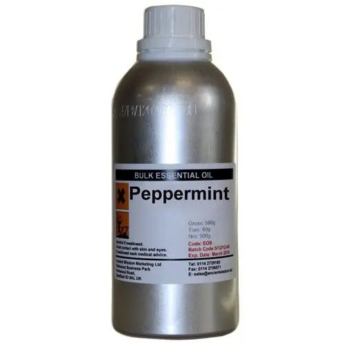 Aceite esencial de menta en botella de aluminio plateada, 500 ml, ideal para aromaterapia y cosmética natural.