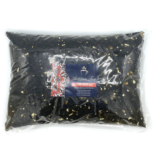 Bolsa de plástico transparente de 1kg con té negro y trozos de naranja orgánica. Etiqueta central con diseño floral.