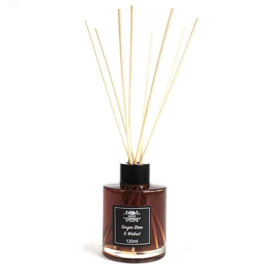 Difusor aromático de 120ml, frasco de vidrio ámbar cilíndrico con varillas de madera sobre fondo blanco.