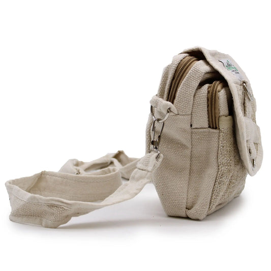 Bolso cruzado de cáñamo y algodón color crema con correa ajustable, varios compartimentos y cremalleras.