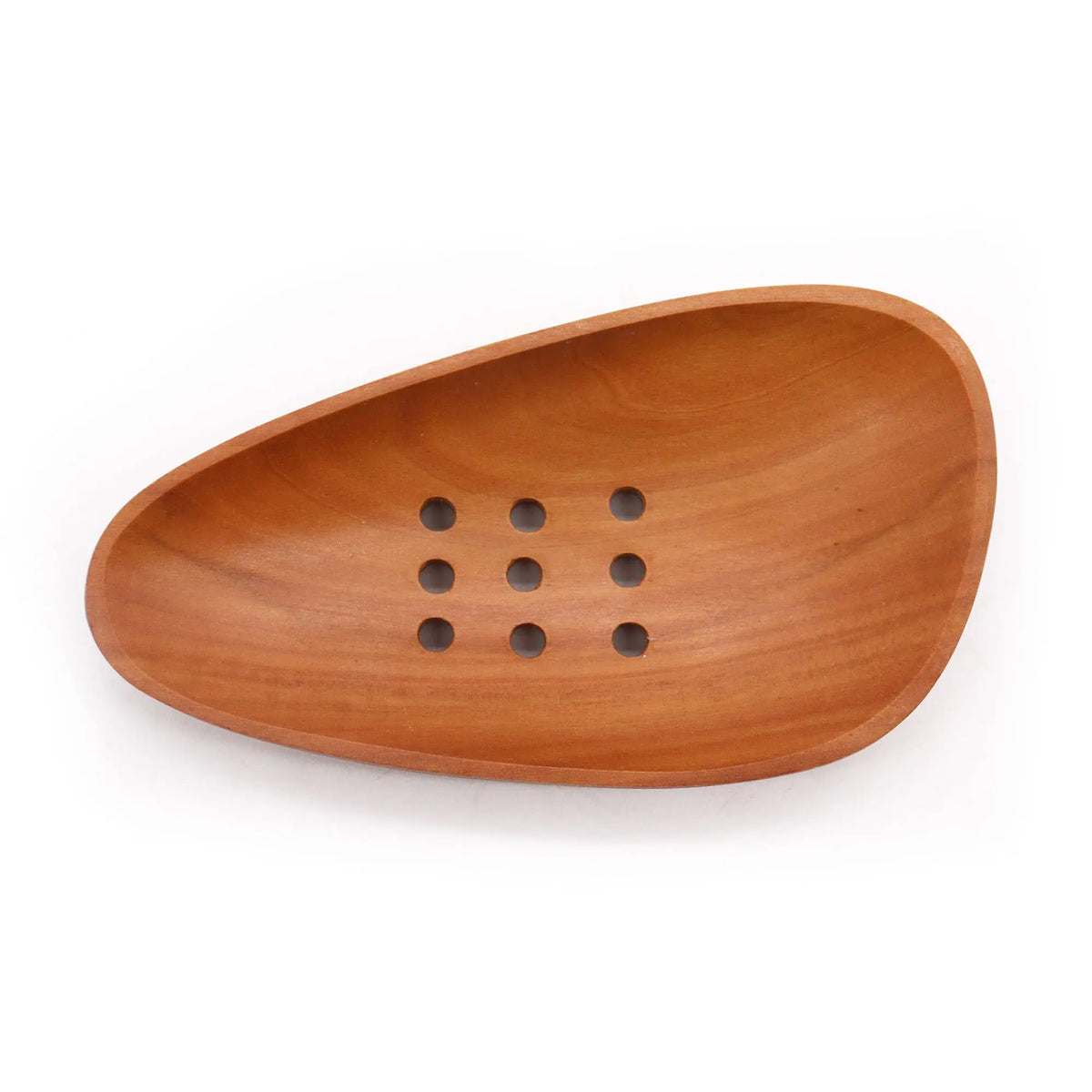 Jabonera de madera de caoba con forma de guijarro orgánico y orificios de drenaje, diseño elegante y natural.