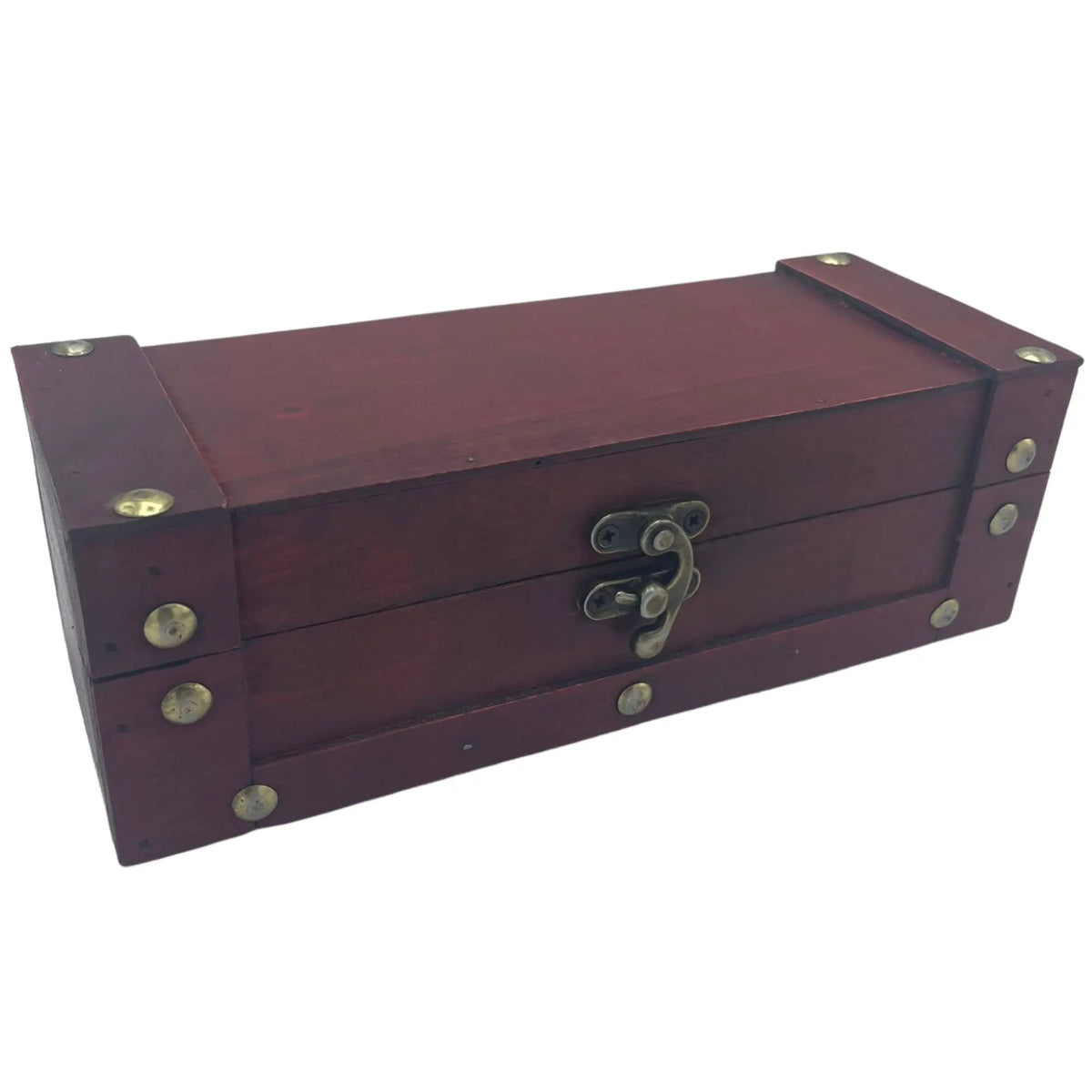 Caja de madera roja con herrajes dorados, diseño vintage, ideal para almacenamiento y decoración.