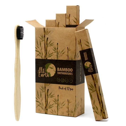 Set de 12 cepillos de dientes de bambú Ancient Wisdom con envase de cartón reciclado estampado con motivos de bambú.