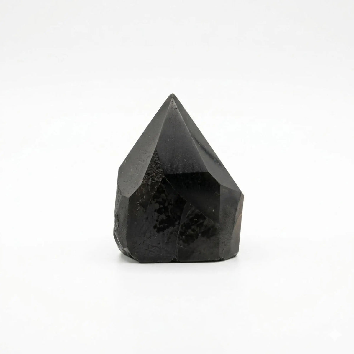 Cristal de obsidiana negra en forma de punta, acabado pulido, ideal para decoración y coleccionismo.