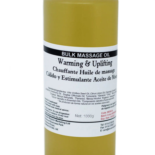 Botella cilíndrica de 1kg con aceite de masaje dorado y etiqueta informativa sobre fondo blanco.