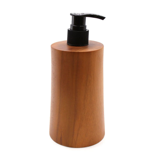 Dispensador cilíndrico de madera natural con veta visible y dosificador de jabón líquido color negro.