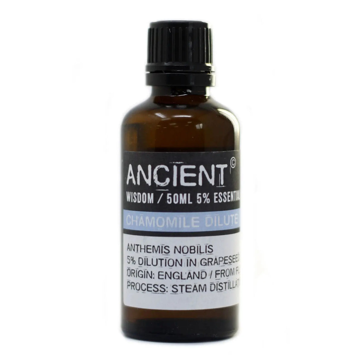 Frasco de vidrio ámbar de 50ml con tapa negra y etiqueta profesional que especifica aceite esencial de camomila diluido