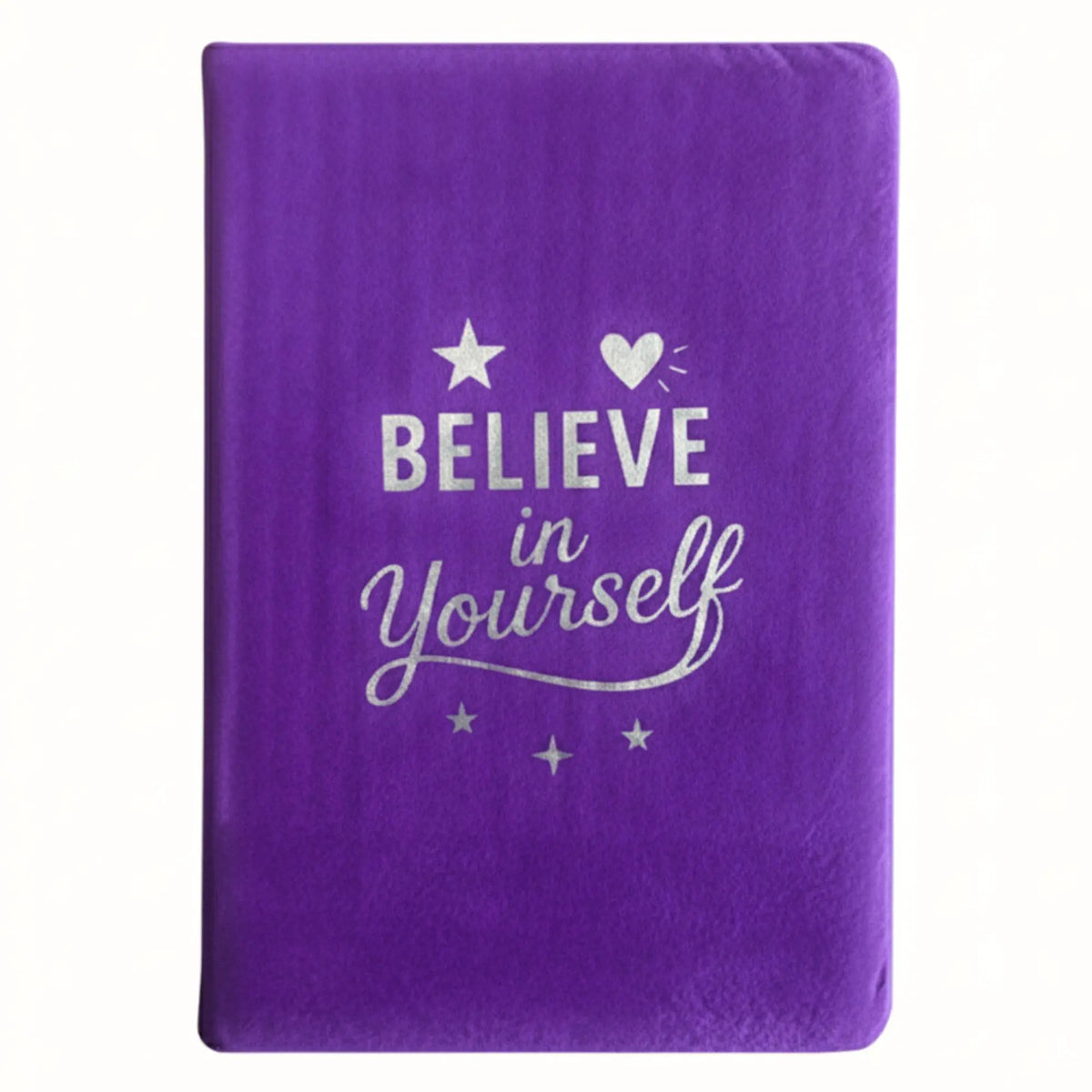 Cuaderno de terciopelo morado con el texto "Believe in Yourself" y detalles de estrellas y corazón en plata.