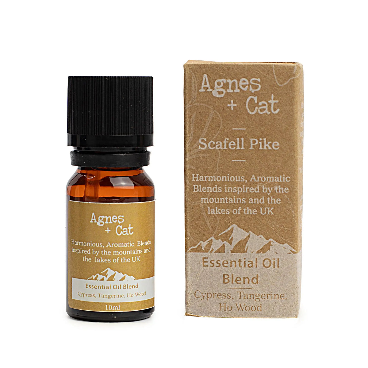 Frasco de aceite esencial Agnes + Cat, Scafell Pike, junto a su caja de cartón reciclado estilo rústico.
