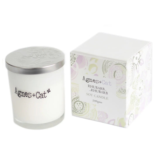 Velas de soya blancas, aroma a ruibarbo, frasco con tapa metálica, presentada en caja floral.