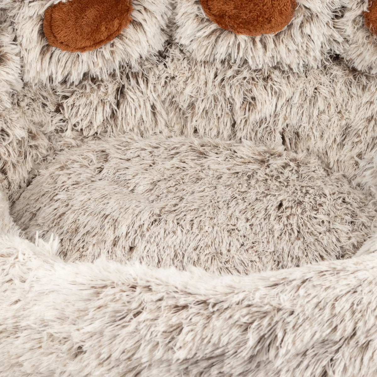 Centro acolchado y borde de pelo largo de la cama para mascotas con forma de huella