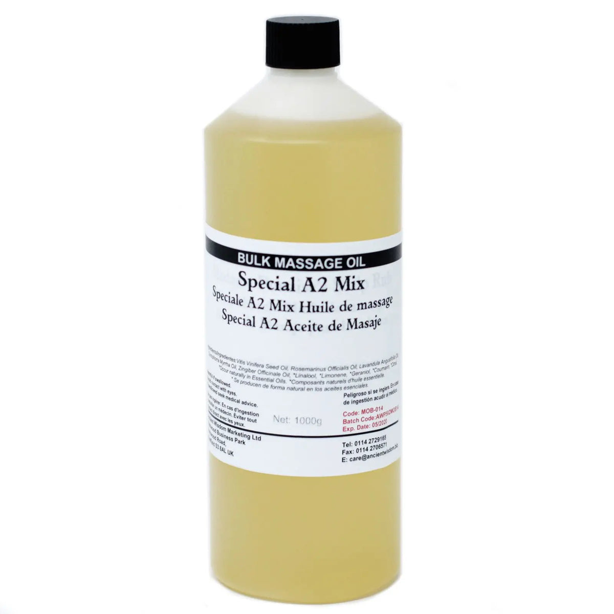 Botella cilíndrica de 1kg con aceite de masaje amarillento y etiqueta informativa sobre fondo blanco.