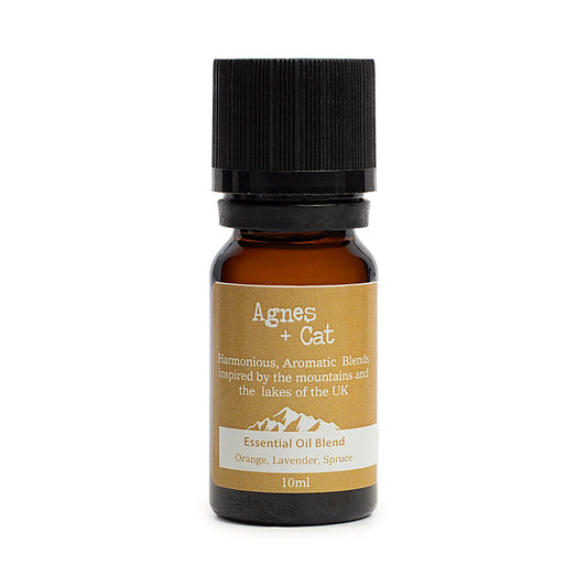 Frasco de vidrio ámbar de 10ml con tapa negra y etiqueta dorada de mezcla de aceites esenciales Agnes + Cat.