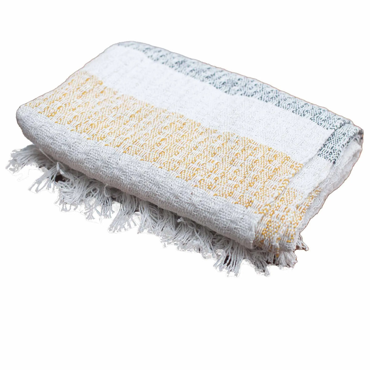 Toalla de algodón blanca con detalles en amarillo y gris, estilo bohemio, con flecos.