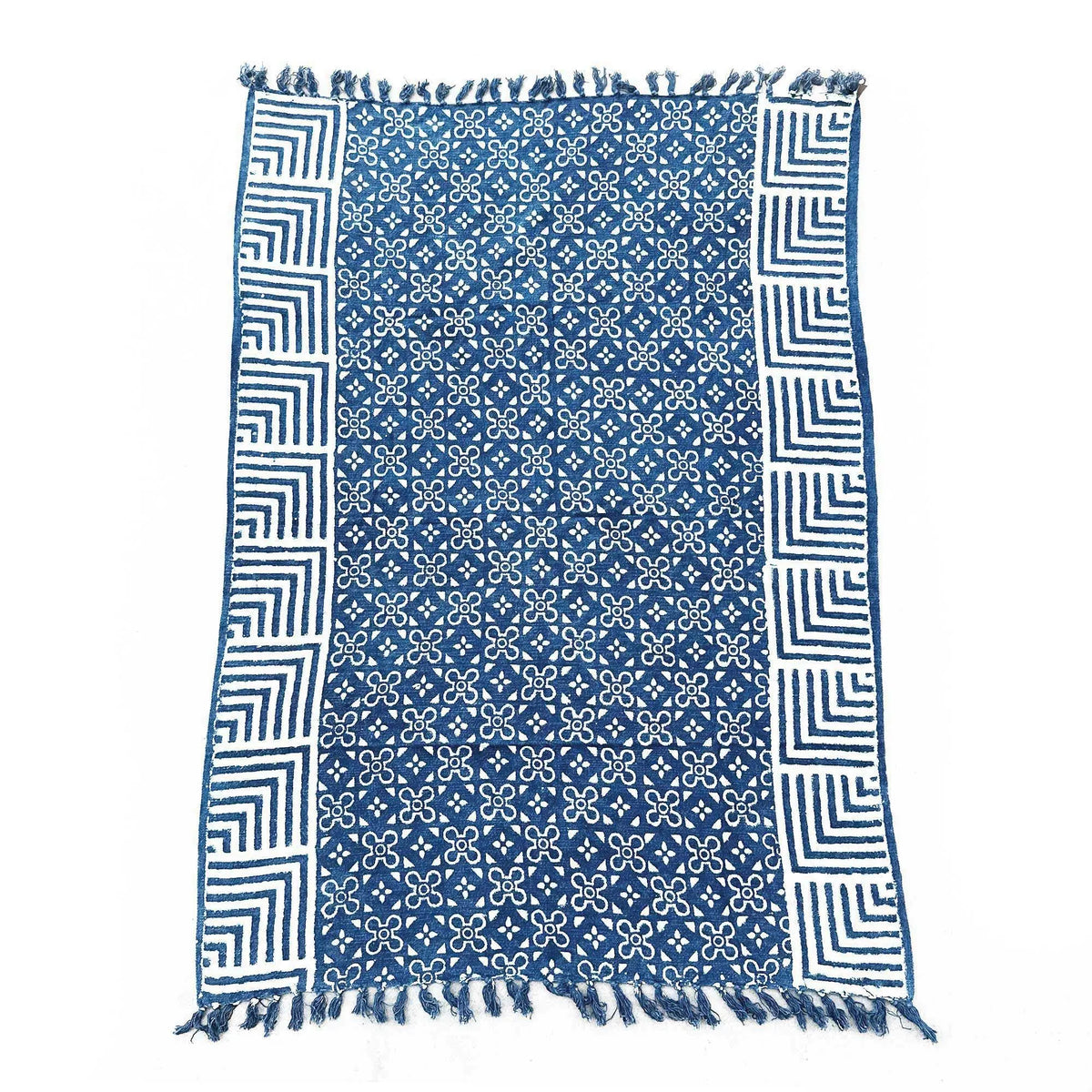 Alfombra azul con diseño blanco, de algodón, estilo bohemio con flecos decorativos.