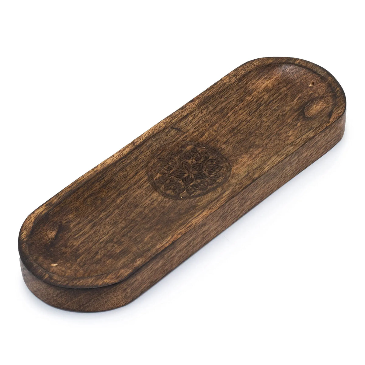 Bandeja ovalada de madera oscura con grabado decorativo, ideal para decorar o servir.