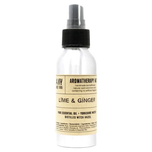 Botella de aluminio plateado con atomizador negro y etiqueta de papel kraft con texto, aroma lima y jengibre.