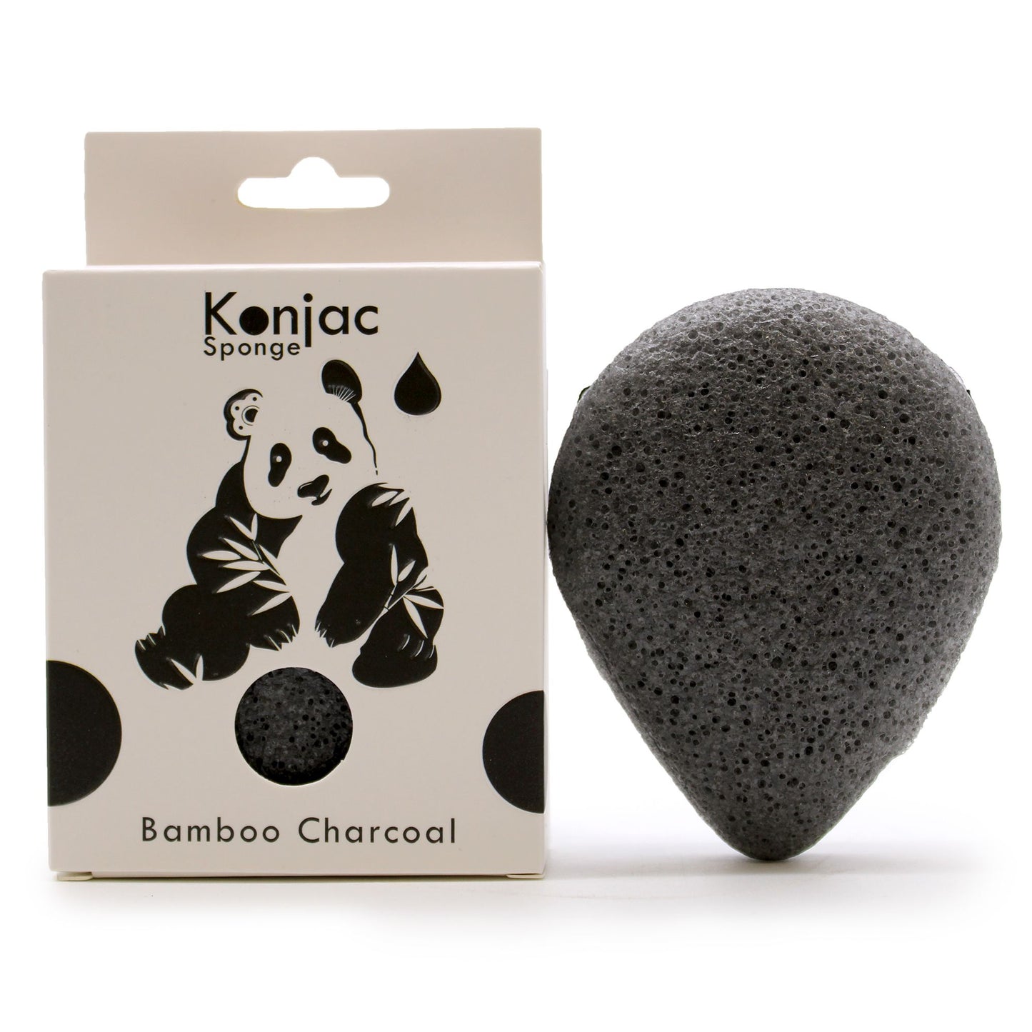 Esponja facial de carbón, forma de gota, color gris oscuro, junto a su caja blanca ilustrada con un panda.